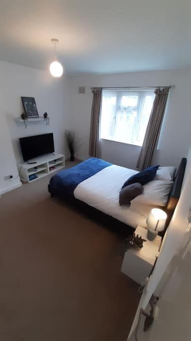 Free Parking Spacious Apartment *