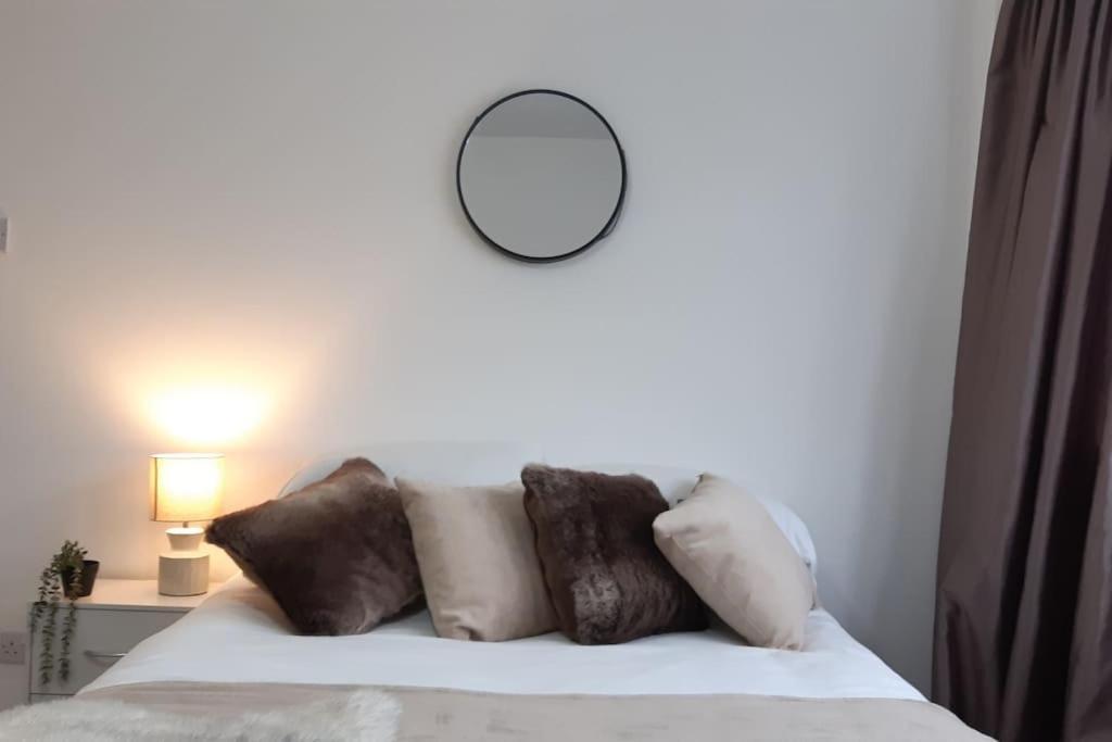 Free Parking Spacious Apartment *