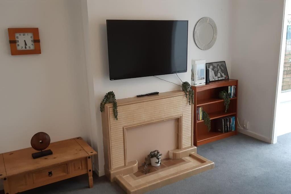 Free Parking Spacious Apartment