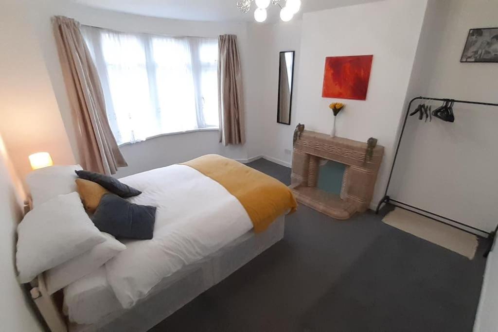 Free Parking Spacious Apartment