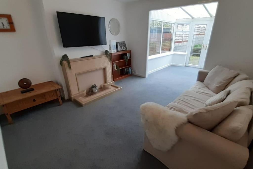 Free Parking Spacious Apartment *